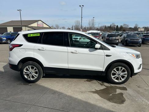 Used 2017 Ford Escape SE image 4
