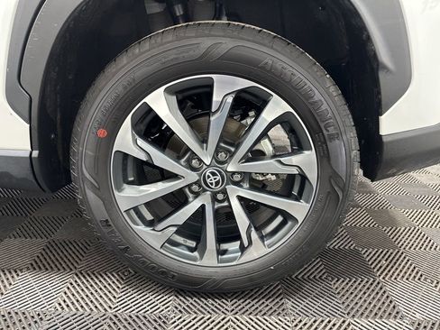 Used 2023 Toyota Corolla Cross XLE w/ Convenience Package image 34