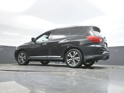 Used 2017 Nissan Pathfinder Platinum w/ Family Entertainment Package AWD/4WD image 33