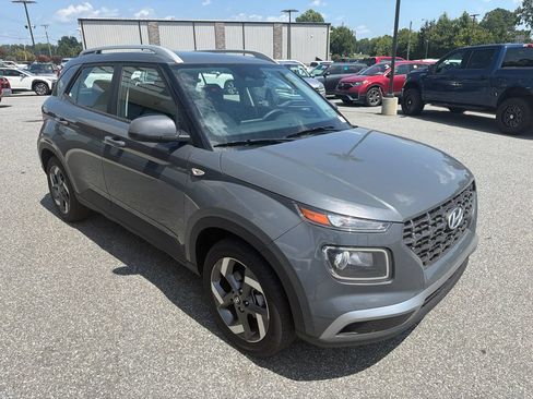 Used 2025 Hyundai Venue SEL FWD image 11