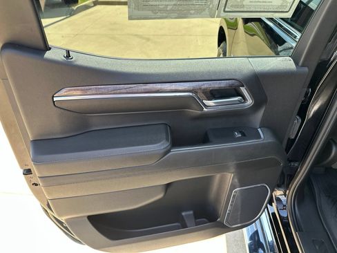 Used 2023 Chevrolet Silverado 1500 LTZ AWD/4WD image 16
