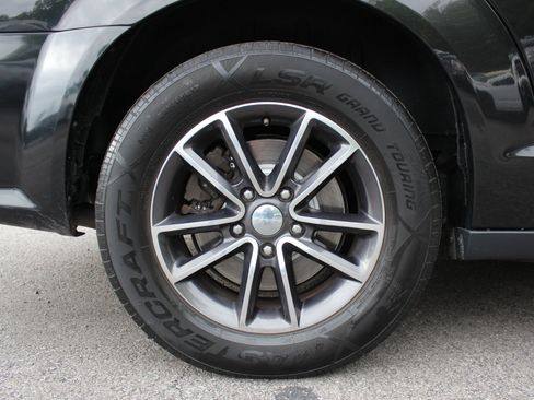 Used 2017 Dodge Grand Caravan SXT FWD image 40