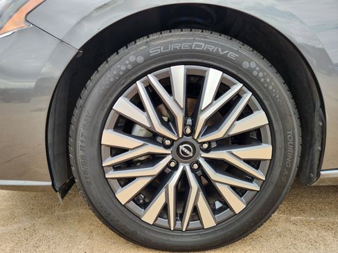 Used 2024 Nissan Altima 2.5 SV image 11