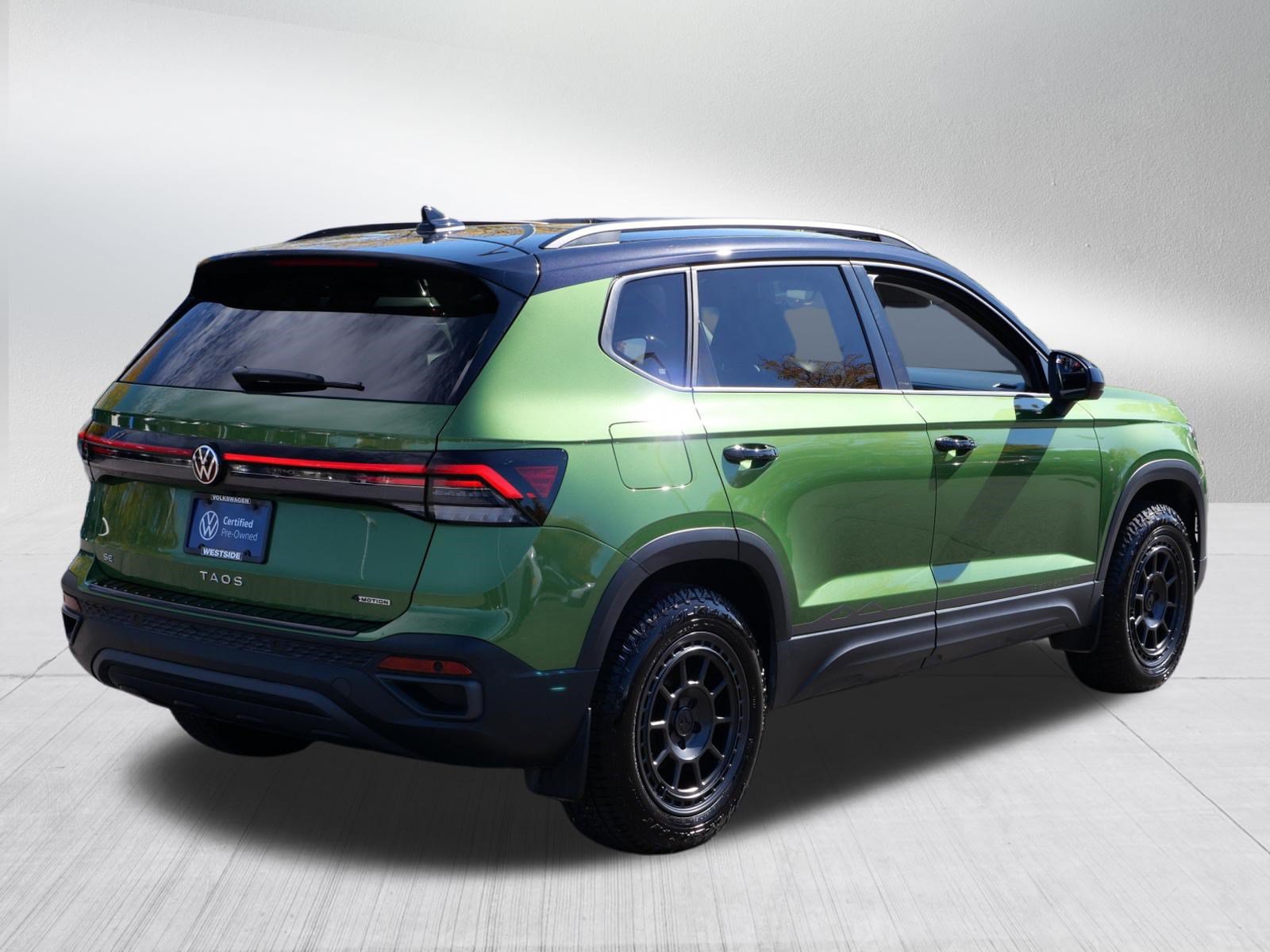 Certified 2025 Volkswagen Taos SE AWD/4WD image 7