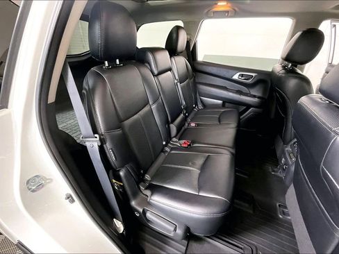 Used 2018 Nissan Pathfinder Platinum image 27