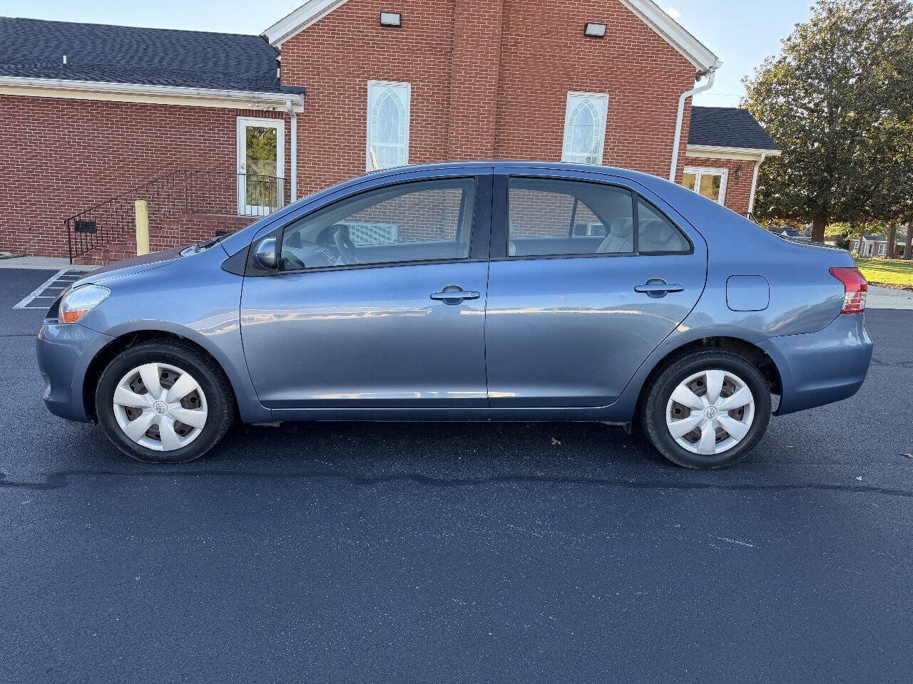 Used 2008 Toyota Yaris Sedan w/ Convenience Pkg FWD image 8