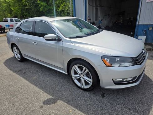 Used 2015 Volkswagen Passat 1.8T SE image 3