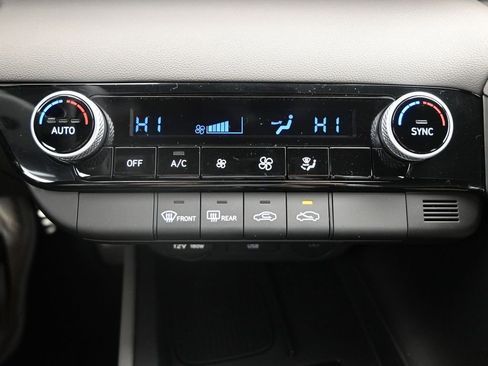 Used 2025 Hyundai Elantra Sport image 14