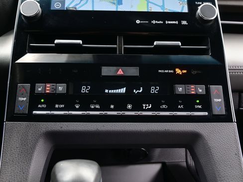 Used 2019 Toyota Avalon Limited image 21