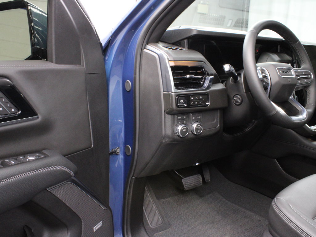 Used 2026 GMC Yukon Denali w/ Sun & Power Step Package AWD/4WD image 60