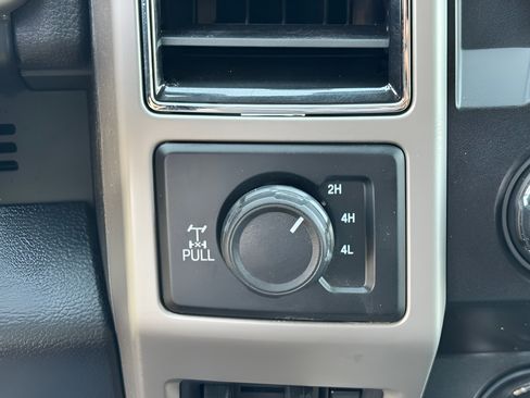 Used 2020 Ford F350 Lariat w/ Chrome Package AWD/4WD image 38