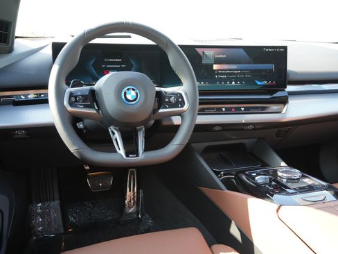 Used 2025 BMW i5 xDrive40 image 7