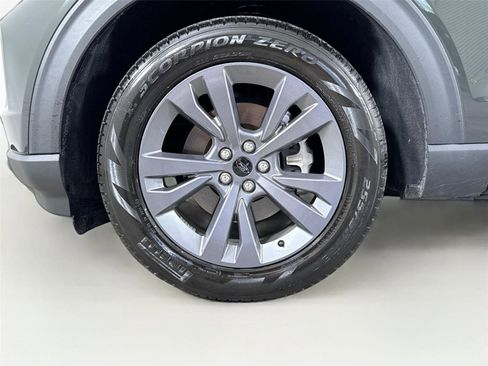 Used 2023 Ford Explorer XLT w/ Equipment Group 202A RWD image 35