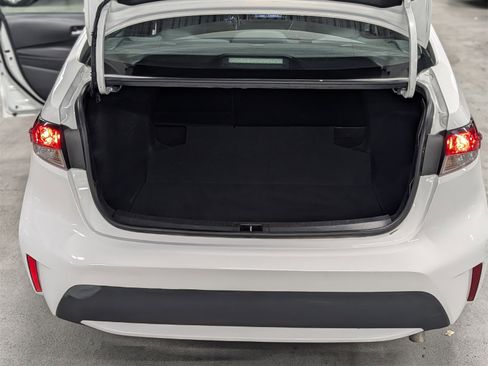 Used 2021 Toyota Corolla LE image 19