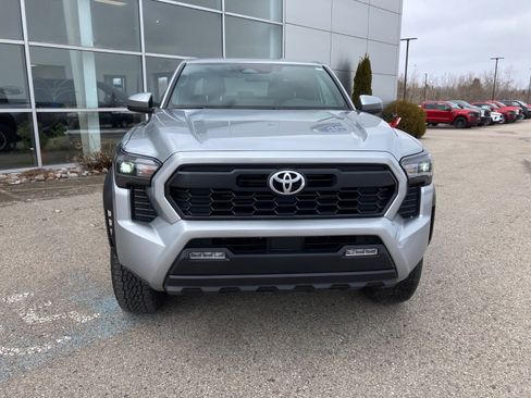 Used 2025 Toyota Tacoma TRD Off-Road AWD/4WD image 8
