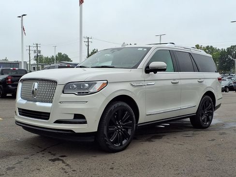 Used 2024 Lincoln Navigator Reserve AWD/4WD image 1
