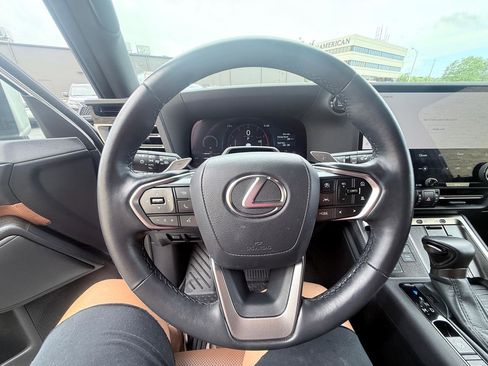 Used 2025 Lexus GX 550 w/ Accessory Package (2T) AWD/4WD image 15