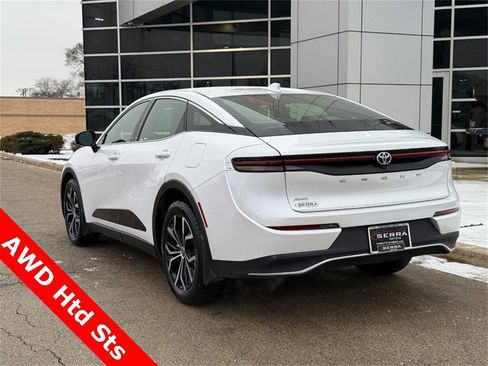 Used 2023 Toyota Crown XLE image 5