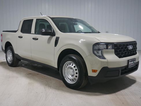 Used 2025 Ford Maverick XL w/ Equipment Group 102A image 3