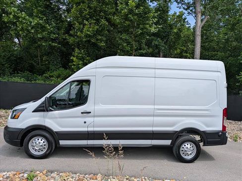 Used 2024 Ford Transit 250 148 High Roof AWD image 2