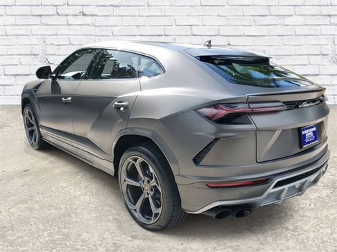 Used 2022 Lamborghini Urus image 2