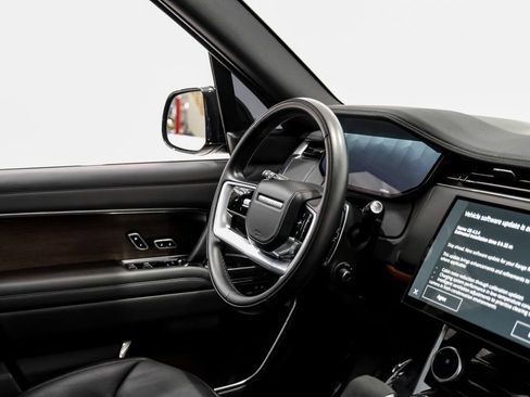 Used 2023 Land Rover Range Rover SE image 12