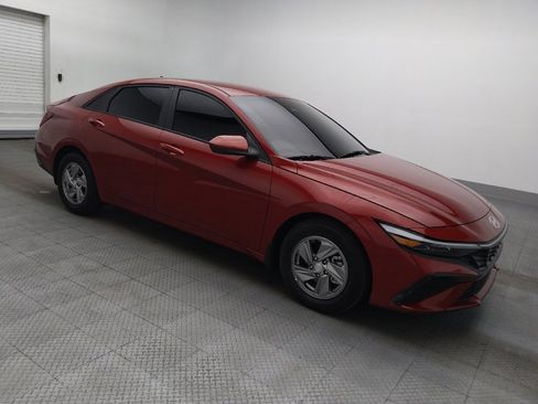 Used 2025 Hyundai Elantra SE FWD image 11
