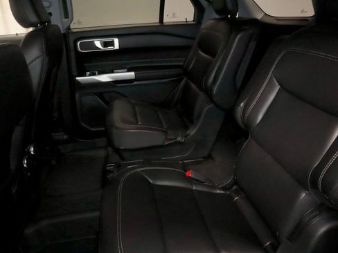 Used 2021 Ford Explorer XLT w/ Equipment Group 202A AWD/4WD image 22