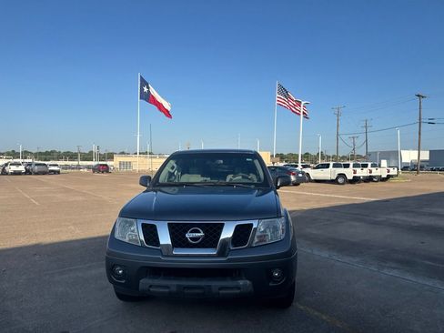 Used 2019 Nissan Frontier SV w/ Value Truck Package RWD image 5