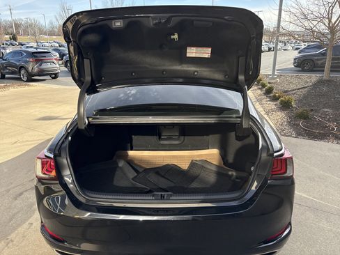 Used 2023 Lexus ES 350 Ultra Luxury image 32
