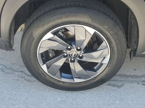 Used 2025 Nissan Rogue SV FWD image 12
