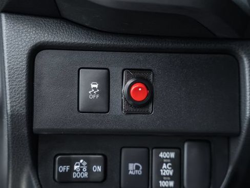 Used 2022 Toyota Tacoma TRD Sport w/ Technology Package AWD/4WD image 42