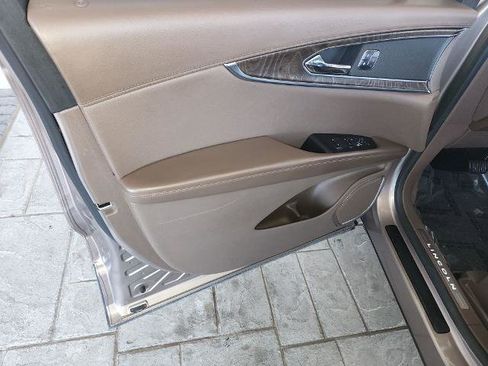 Used 2018 Lincoln MKX Reserve w/ Driver Assistance Package image 30