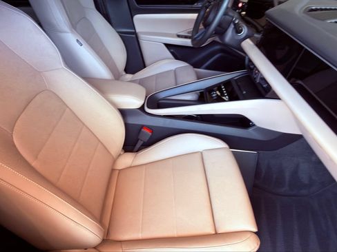 Certified 2025 Porsche Macan 4 Electric AWD/4WD image 31