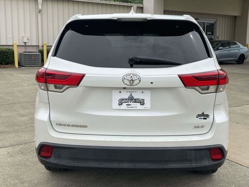 Used 2017 Toyota Highlander XLE FWD image 4