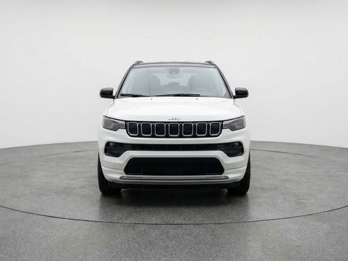 Used 2025 Jeep Compass Limited AWD/4WD image 2