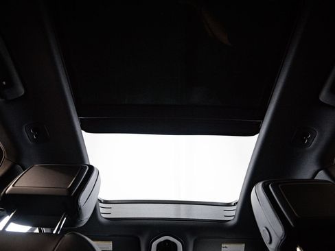 Certified 2026 Porsche Macan AWD/4WD image 30