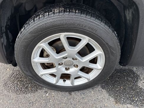 Used 2019 Jeep Renegade Latitude image 9