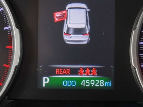 Used 2022 Toyota RAV4 XLE FWD image 16