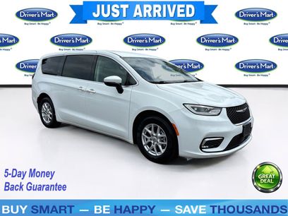 Used 2023 Chrysler Pacifica Touring-L