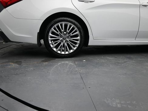 Used 2022 Toyota Avalon Limited image 10