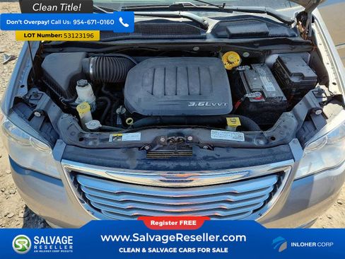 Used 2016 Chrysler Town & Country Touring FWD image 16