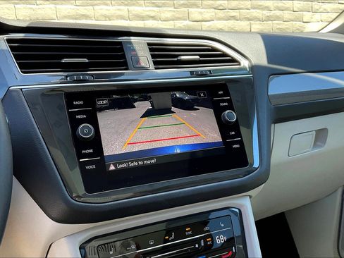 Certified 2022 Volkswagen Tiguan SE w/ Panoramic Sunroof Package image 21