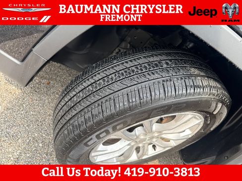 Used 2019 Jeep Cherokee Latitude w/ Popular Appearance Group FWD image 28