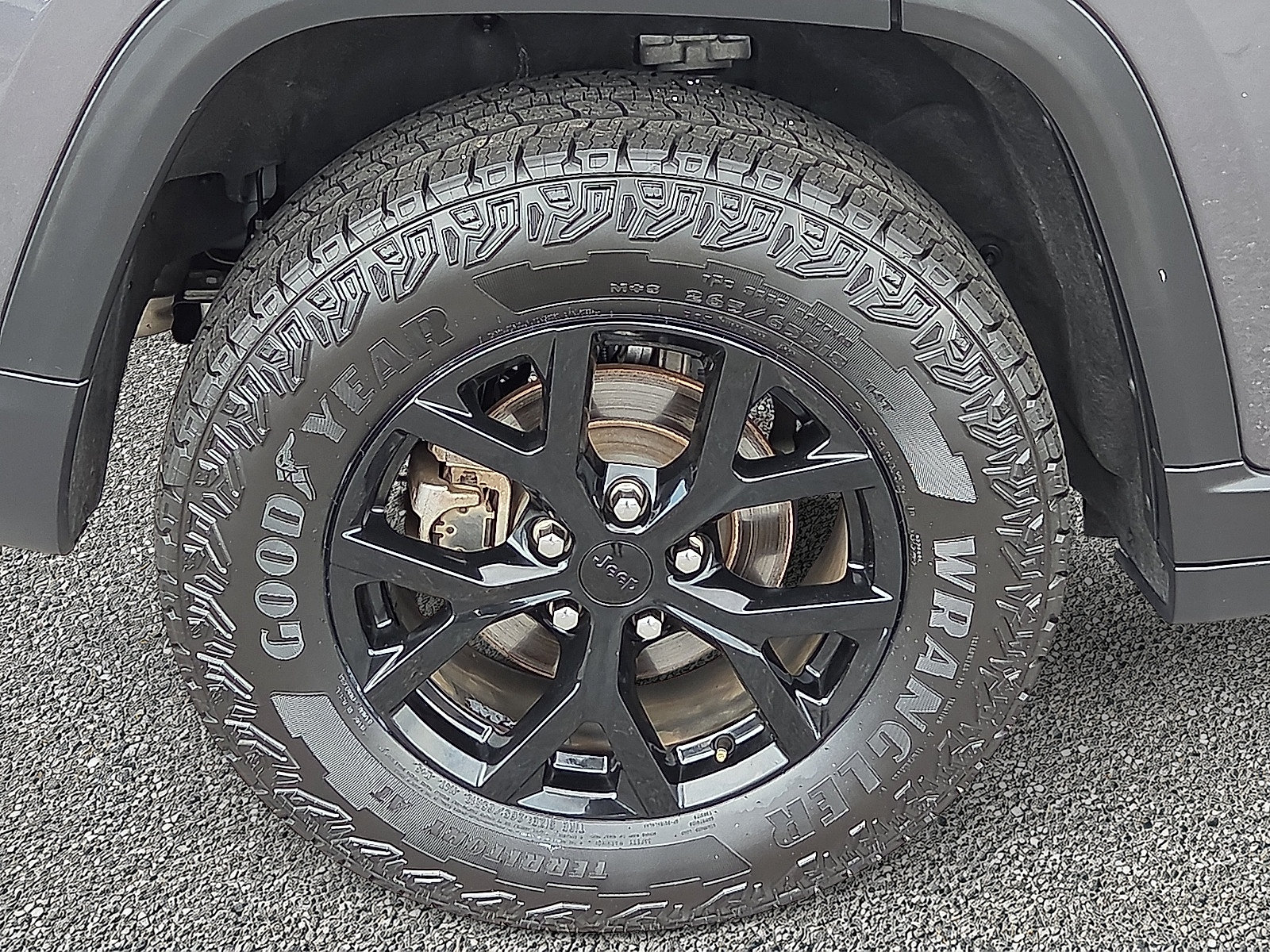 Used 2024 Jeep Grand Cherokee Altitude AWD/4WD image 7