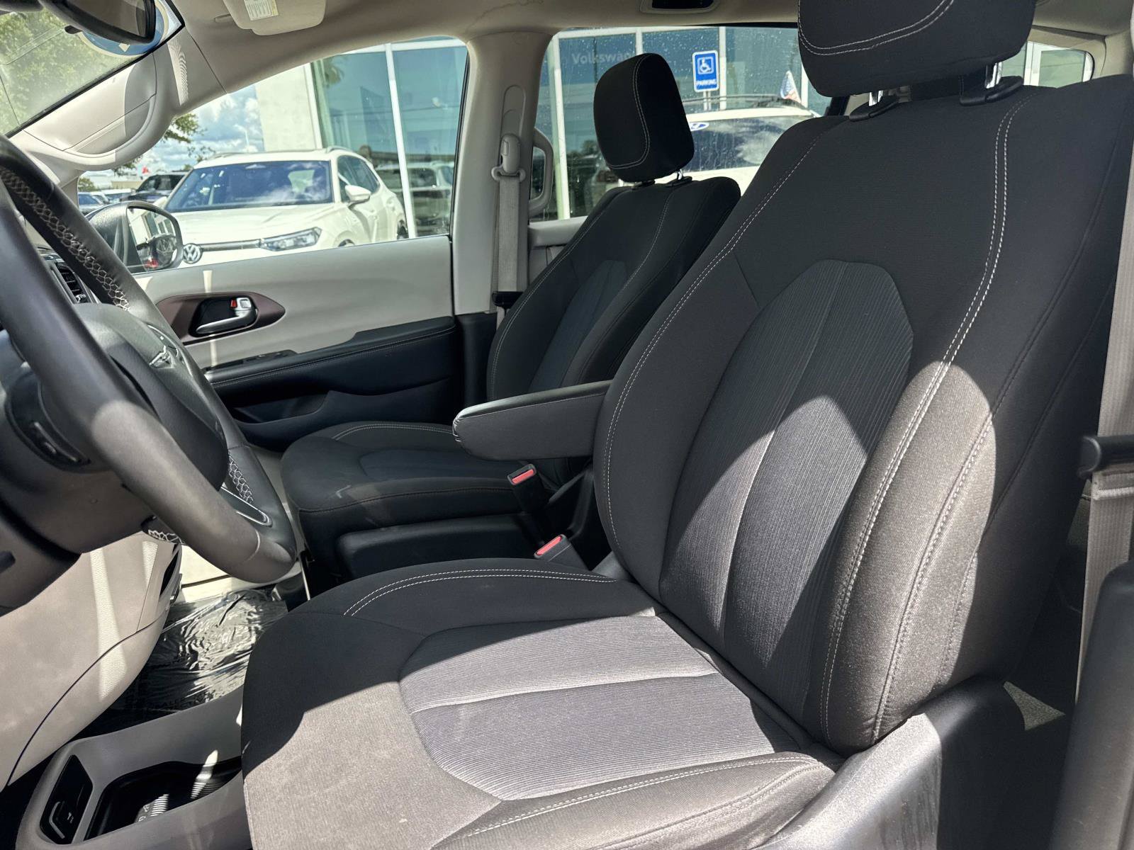 Used 2023 Chrysler Voyager LX FWD image 16
