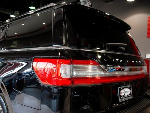 Used 2019 Lincoln Navigator L Reserve w/ Cargo Package AWD/4WD image 13