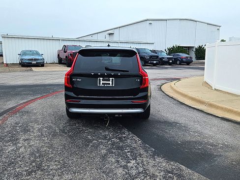 Used 2022 Volvo XC90 T5 Momentum w/ Protection Package Premier FWD image 5