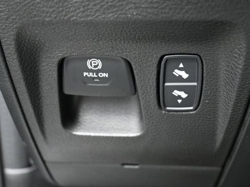 Used 2022 RAM 1500 Laramie AWD/4WD image 40
