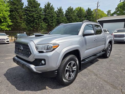 Used 2018 Toyota Tacoma TRD Sport AWD/4WD image 3